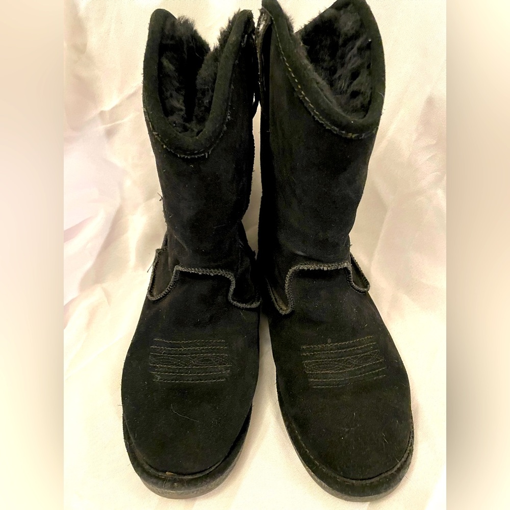 BearPaw Black Suede Boots w/ Cowboy Boot Stitching and Floral Embroidery Size 7
